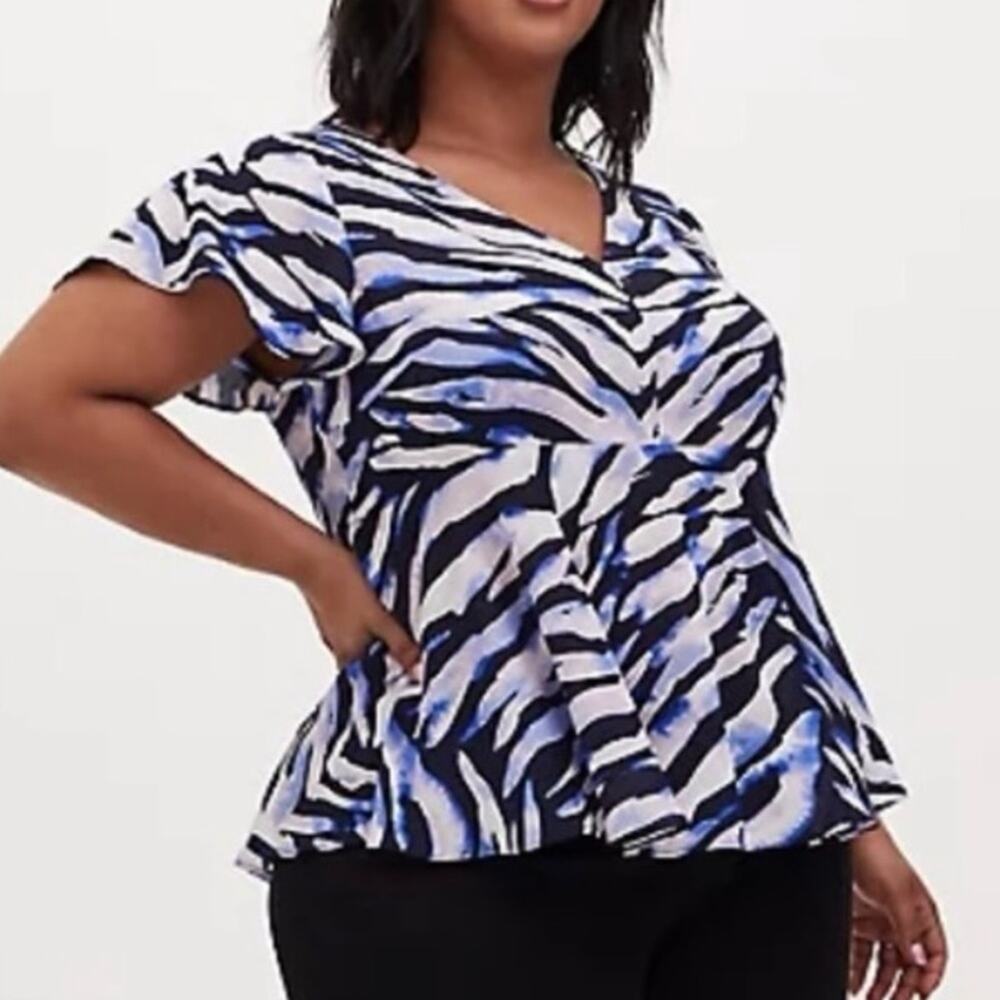 Torrid Babydoll Flutter Sleeve Peplum Blouse Top Size 2X Blue White Black
